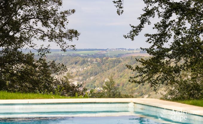 Spacieuse maison de vacances avec piscine � Dinant, Ardenne