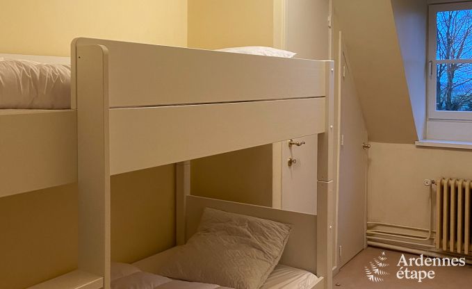 Spacieuse maison de vacances avec piscine � Dinant, Ardenne