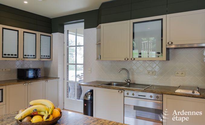 Spacieuse maison de vacances avec piscine � Dinant, Ardenne