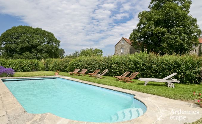 Authentique gîte de vacances avec piscine pour 12 pers. à louer à Dinant
