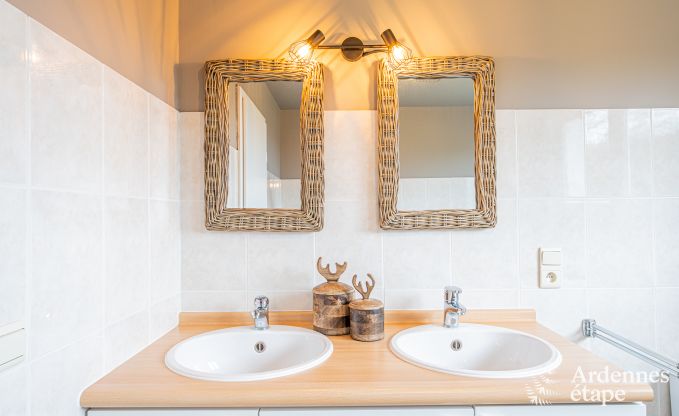 Chalet spacieux pour 14 personnes � Dion, Ardenne, 5 chambres, jardin privatif, terrasse avec vue, salle de jeux et confort optimal