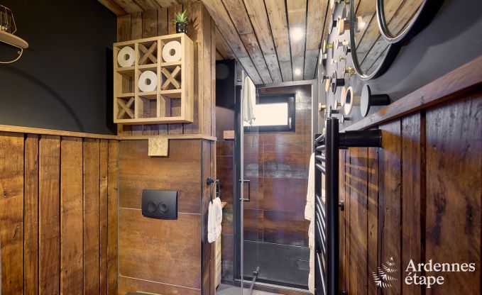 Chalet romantique Doische : fait main, po�le � bois, jardin priv�, convient pour 2 personnes