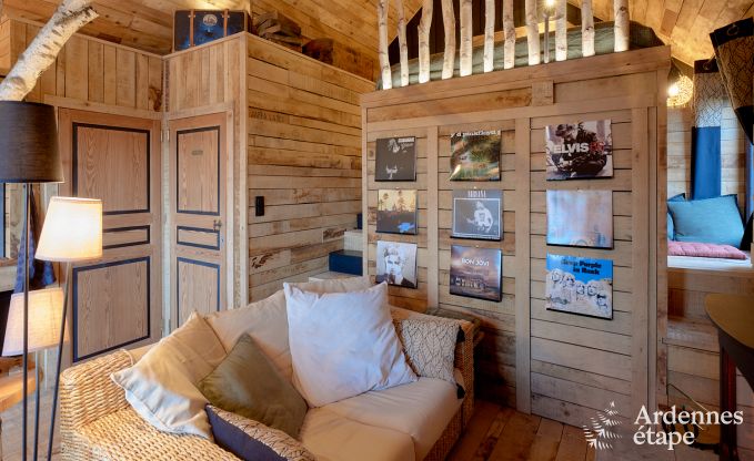 Chalet romantique Doische : fait main, po�le � bois, jardin priv�, convient pour 2 personnes