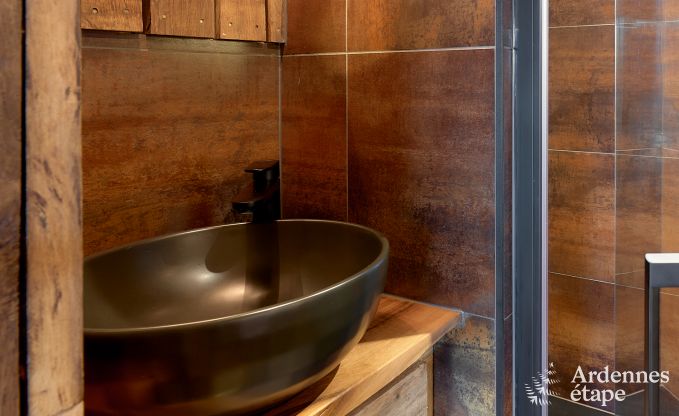 Chalet romantique Doische : fait main, po�le � bois, jardin priv�, convient pour 2 personnes