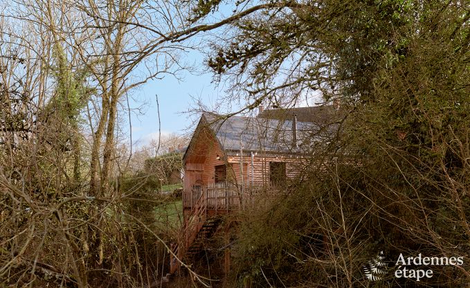 Chalet romantique Doische : fait main, po�le � bois, jardin priv�, convient pour 2 personnes