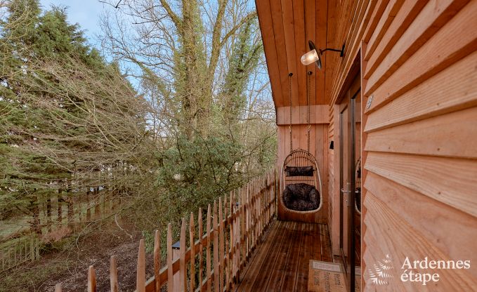 Chalet romantique Doische : fait main, po�le � bois, jardin priv�, convient pour 2 personnes