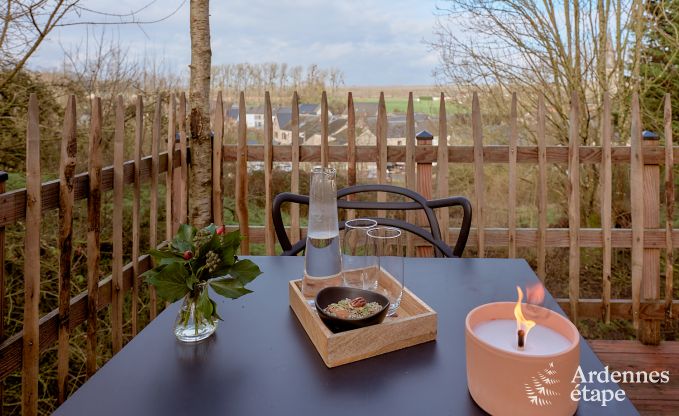 Chalet romantique Doische : fait main, po�le � bois, jardin priv�, convient pour 2 personnes