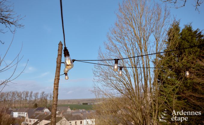 Chalet romantique Doische : fait main, po�le � bois, jardin priv�, convient pour 2 personnes