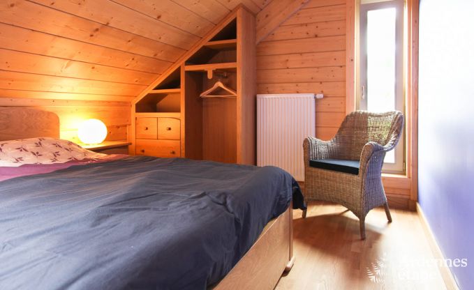 Lumineuse et très confortable maison de vacances à Doische