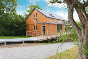 Lumineuse et trs confortable maison de vacances  Doische