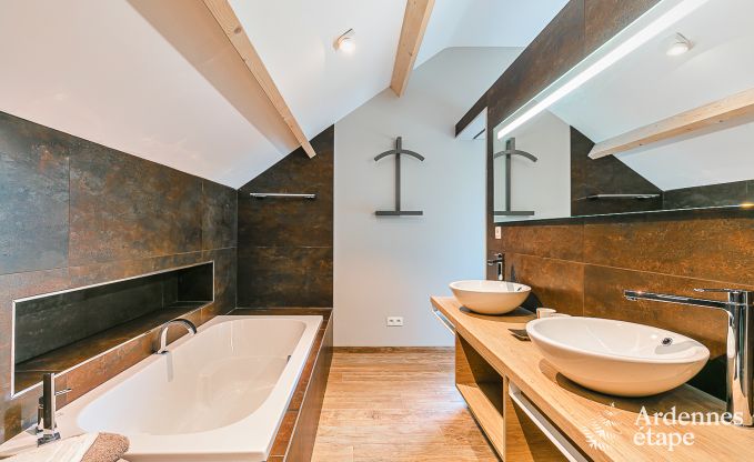 Maison de vacances  Doische : sjour confortable pour 19 personnes avec salle de jeux, jardin priv et proche de Dinant