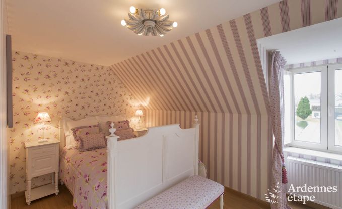 Villa de luxe pour 8 personnes � Doische : cabine infrarouge, jacuzzi, cassette � bois, �tang et jardin priv�