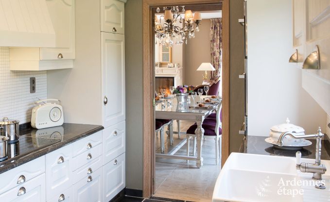 Villa de luxe pour 8 personnes � Doische : cabine infrarouge, jacuzzi, cassette � bois, �tang et jardin priv�