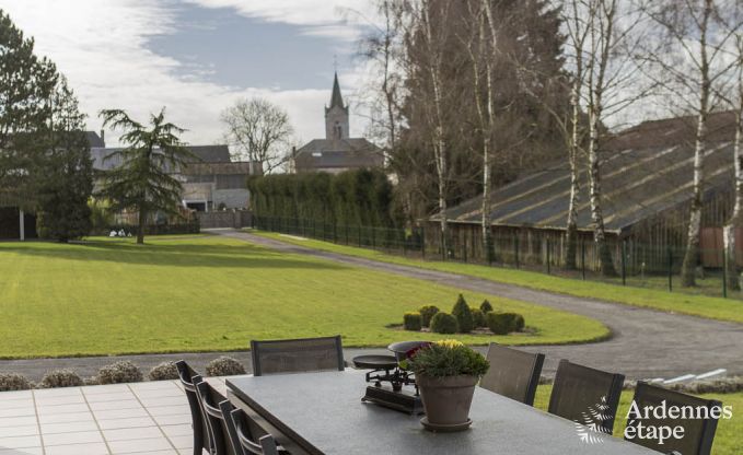 Villa de luxe pour 8 personnes  Doische : cabine infrarouge, jacuzzi, cassette  bois, tang et jardin priv