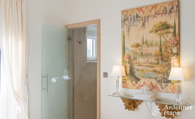 Villa de luxe pour 8 personnes  Doische : cabine infrarouge, jacuzzi, cassette  bois, tang et jardin priv