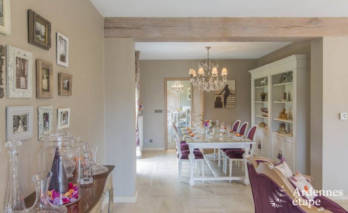 Villa de luxe pour 8 personnes  Doische : cabine infrarouge, jacuzzi, cassette  bois, tang et jardin priv