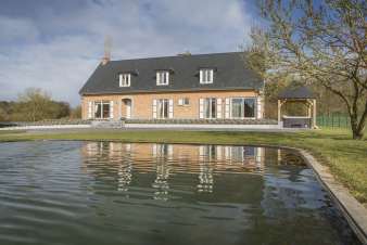 Villa baroque de luxe à Doische : 9 personnes, cabine infrarouge, jacuzzi, étang