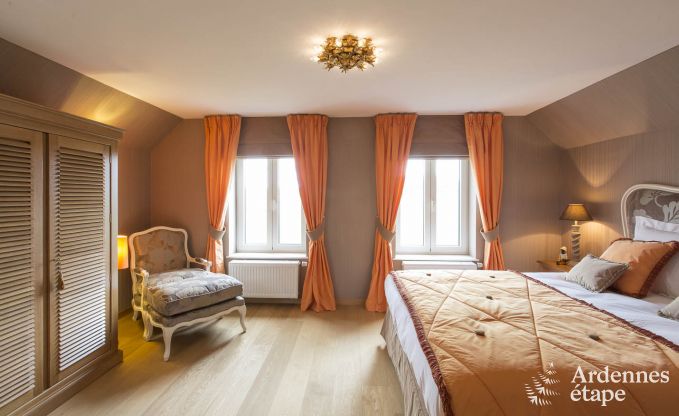 Villa de luxe pour 8 personnes � Doische : cabine infrarouge, jacuzzi, cassette � bois, �tang et jardin priv�