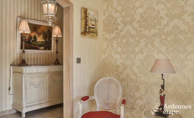 Villa de luxe pour 8 personnes � Doische : cabine infrarouge, jacuzzi, cassette � bois, �tang et jardin priv�