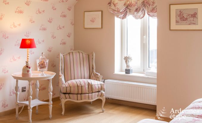 Villa de luxe pour 8 personnes � Doische : cabine infrarouge, jacuzzi, cassette � bois, �tang et jardin priv�