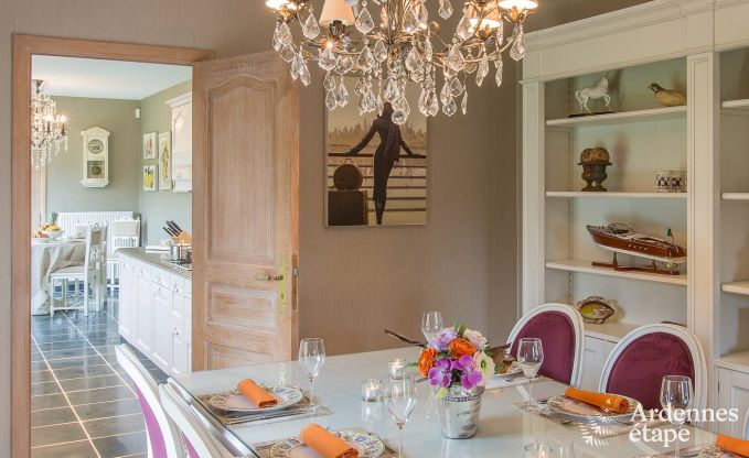 Villa de luxe pour 8 personnes  Doische : cabine infrarouge, jacuzzi, cassette  bois, tang et jardin priv