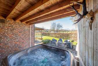 Villa de vacances de luxe avec cabine infrarouge et jacuzzi à Durbuy