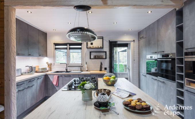 Grande maison de vacances prs de Durbuy pour 9 personnes avec jacuzzi couvert, jardin cltur et espace de jeux