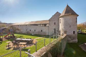 Magnifique ferme-château pour 18 personnes à Durbuy