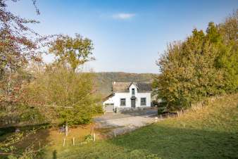 Jolie maison de vacances rénovée avec vue sur Durbuy pour 4/6 personnes 