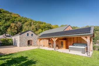 Maison de vacances proche de Durbuy pour 7 personnes avec jacuzzi et sauna.