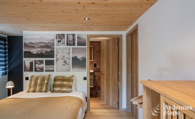 Sjour de dtente en Ardenne : spacieux chalet  Durbuy pour 8 personnes avec jacuzzi sur la terrasse