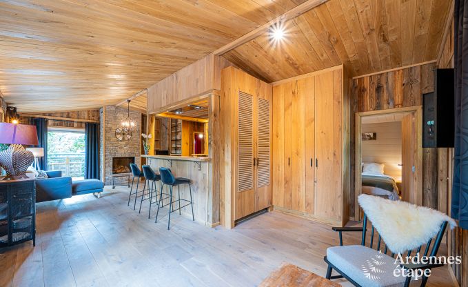 Sjour de dtente en Ardenne : spacieux chalet  Durbuy pour 8 personnes avec jacuzzi sur la terrasse