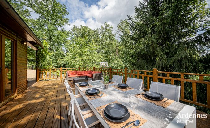 Sjour de dtente en Ardenne : spacieux chalet  Durbuy pour 8 personnes avec jacuzzi sur la terrasse