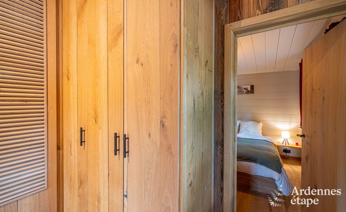 Sjour de dtente en Ardenne : spacieux chalet  Durbuy pour 8 personnes avec jacuzzi sur la terrasse