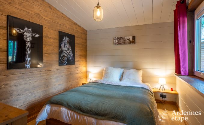 Sjour de dtente en Ardenne : spacieux chalet  Durbuy pour 8 personnes avec jacuzzi sur la terrasse