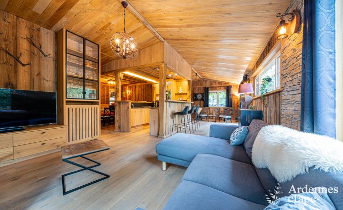 Sjour de dtente en Ardenne : spacieux chalet  Durbuy pour 8 personnes avec jacuzzi sur la terrasse