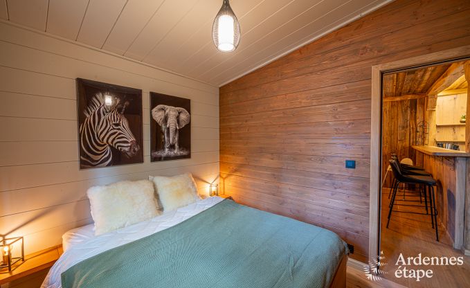 Sjour de dtente en Ardenne : spacieux chalet  Durbuy pour 8 personnes avec jacuzzi sur la terrasse