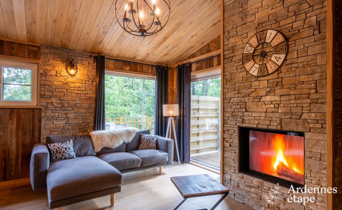 Sjour de dtente en Ardenne : spacieux chalet  Durbuy pour 8 personnes avec jacuzzi sur la terrasse