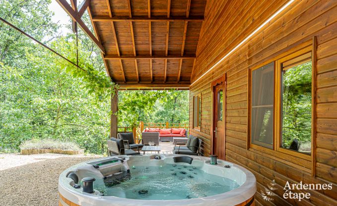 Sjour de dtente en Ardenne : spacieux chalet  Durbuy pour 8 personnes avec jacuzzi sur la terrasse