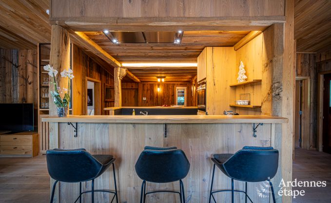 Sjour de dtente en Ardenne : spacieux chalet  Durbuy pour 8 personnes avec jacuzzi sur la terrasse