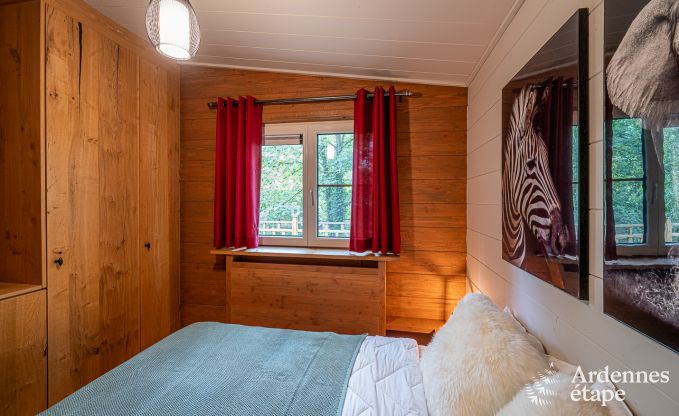 Sjour de dtente en Ardenne : spacieux chalet  Durbuy pour 8 personnes avec jacuzzi sur la terrasse