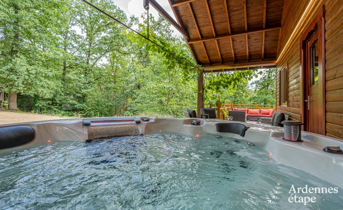 Sjour de dtente en Ardenne : spacieux chalet  Durbuy pour 8 personnes avec jacuzzi sur la terrasse