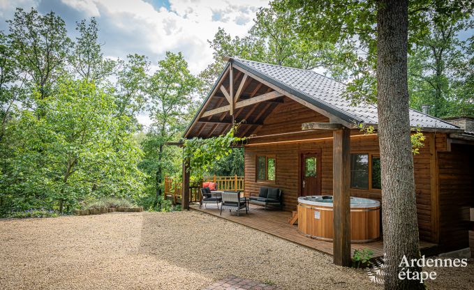 Sjour de dtente en Ardenne : spacieux chalet  Durbuy pour 8 personnes avec jacuzzi sur la terrasse