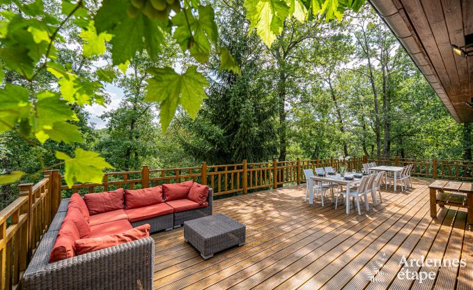 Sjour de dtente en Ardenne : spacieux chalet  Durbuy pour 8 personnes avec jacuzzi sur la terrasse