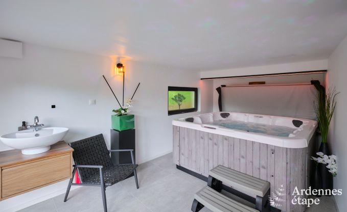 Maison de vacances avec jacuzzi et int�rieur moderne � Durbuy, id�al pour 2 couples ou famille de 4
