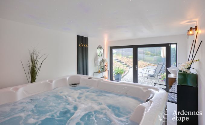 Maison de vacances avec jacuzzi et int�rieur moderne � Durbuy, id�al pour 2 couples ou famille de 4
