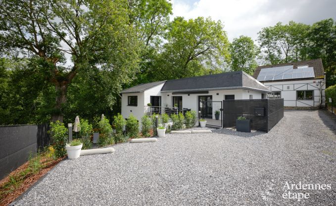 Maison de vacances avec jacuzzi et int�rieur moderne � Durbuy, id�al pour 2 couples ou famille de 4