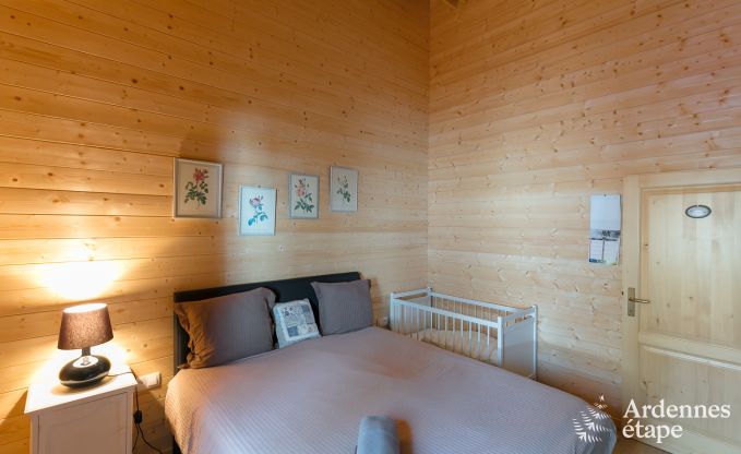 Chalet 3,5 étoiles tout confort pour 6 personnes avec sauna à Erezée.