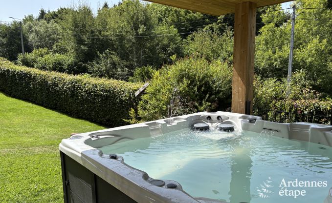 Gte confortable pour 6 personnes  Ereze, Ardenne : profitez du confort, du jacuzzi et de la proximit de la nature