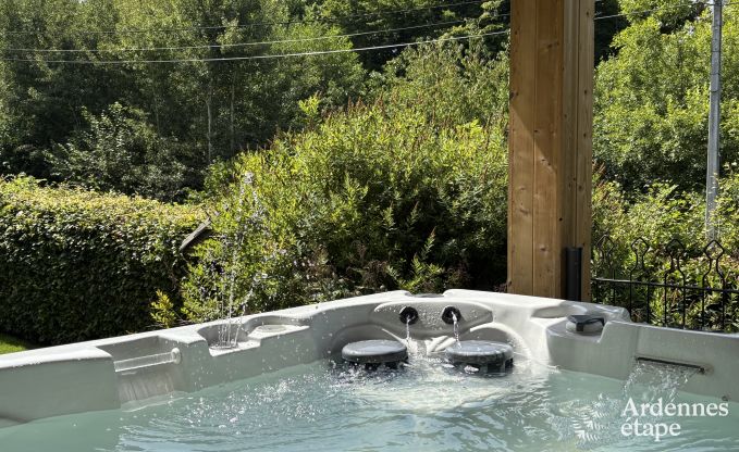 Gte confortable pour 6 personnes  Ereze, Ardenne : profitez du confort, du jacuzzi et de la proximit de la nature